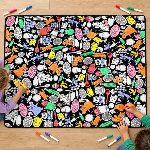 Cobija El gato y el ratón pintada a medias con plumones de colores